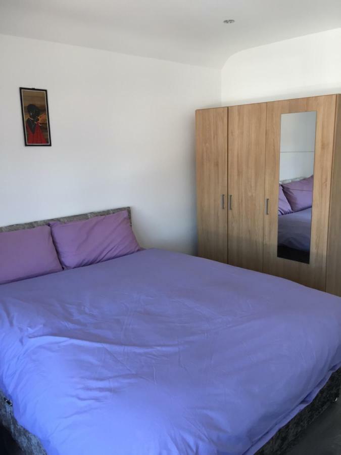 Rushden Vacation Home Хендон Экстерьер фото